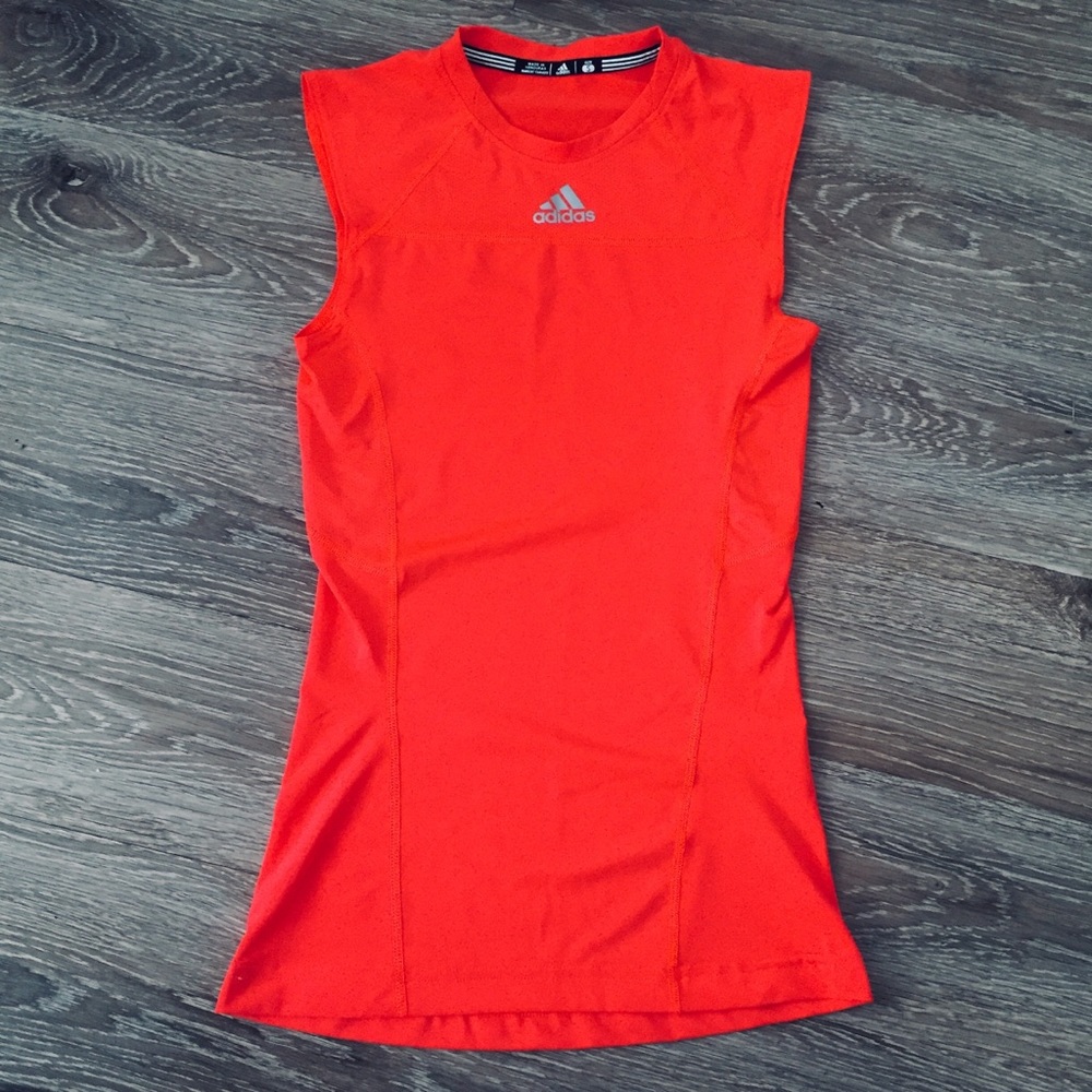 Adidas T-shirt size S